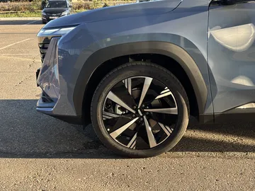 Купить Geely Atlas, II Голубой 2.0 AT (200 л.с.) 4WD от 3437190 ₽. в Саратове