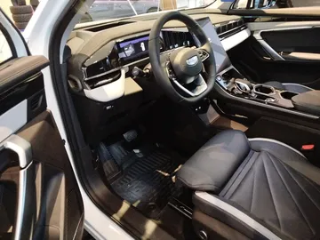 Купить Geely Atlas, II Белый 2.0 AT (200 л.с.) 4WD от 3055990 ₽. в Саратове