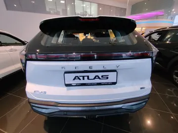 Купить Geely Atlas, II Белый 2.0 AT (200 л.с.) 4WD от 3055990 ₽. в Саратове