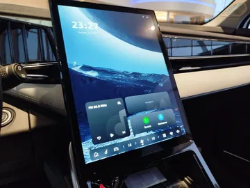 Купить Geely Atlas, II Белый 2.0 AT (200 л.с.) 4WD от 3055990 ₽. в Саратове