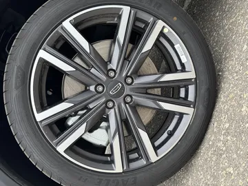 Купить Geely Monjaro, I Серый 2.0 AT (238 л.с.) 4WD от 4209990 ₽. в Саратове