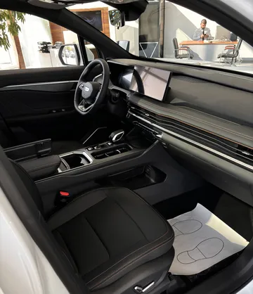 Купить Geely Okavango, I Рестайлинг Белый 2.0 AMT (200 л.с.) от 3258990 ₽. в Саратове