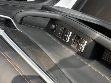 Купить Geely Okavango, I Рестайлинг Белый 2.0 AMT (200 л.с.) от 3258990 ₽. в Саратове